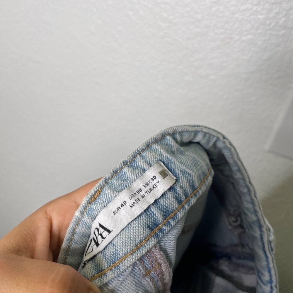 Zara High Rise Distressed Straight Leg Jeans Light Wash Raw Hem Size 8 MEX 30 - Picture 3 of 14